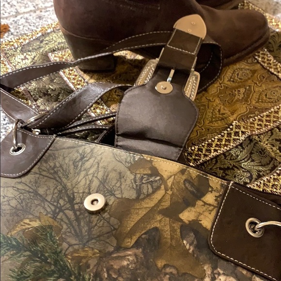 NWT Realtree camo Crossbody bag - Picture 3 of 4
